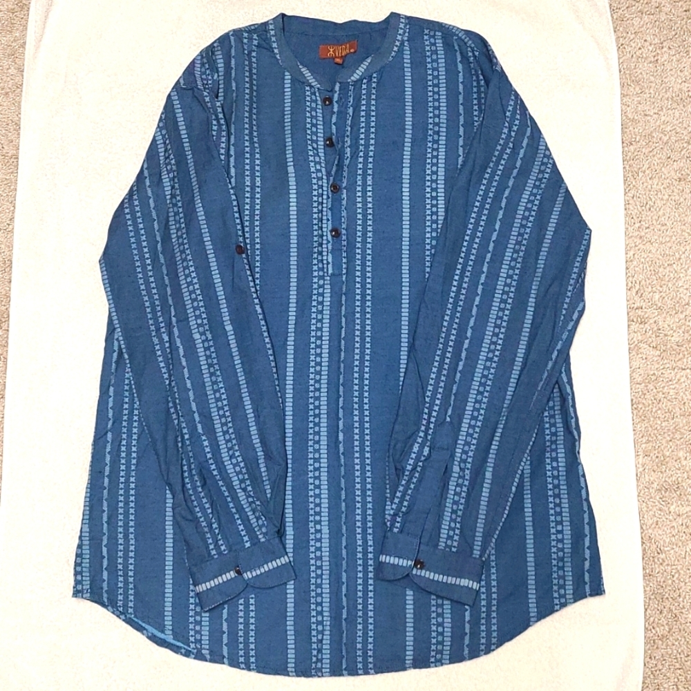 Men's short top. XL size. Blue and white print.